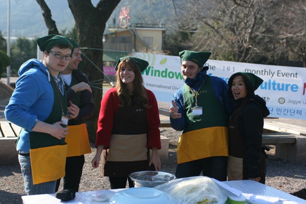 Hàn Quốc: Chùa Hoằng Pháp tổ chức mừng Khánh đản Phật A Di Đà ảnh 2 Cuoi tuan sinh hoat Chua Hoang Phap 2.jpg