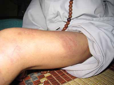 Sư trụ trì nhận nuôi trẻ mồ côi rồi đánh đập ảnh 2 nha-su-2.jpg
