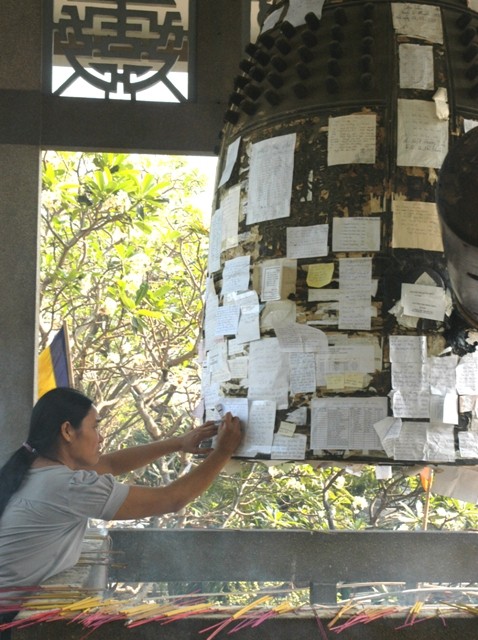 Dan giay len chuong- VN.JPG