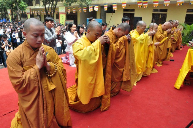 Bạn trẻ đến chùa tư vấn mùa thi ảnh 3 Bạn trẻ đến chùa tư vấn mùa thi ảnh 3