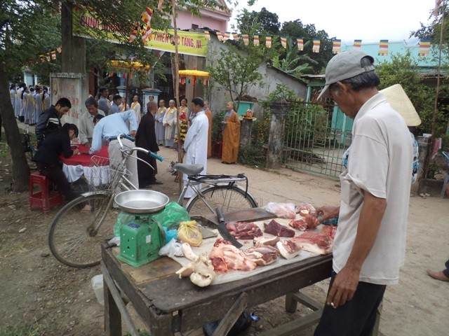 bàn th_t heo tr__c c_ng chùa (1).JPG