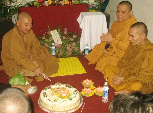 CLB Nhân Sinh và đêm hoa đăng mừng Khánh đản ảnh 1 CLB Nhận Sinh mừng khánh đản (1).jpg