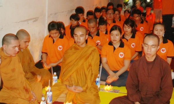 CLB Nhân Sinh và đêm hoa đăng mừng Khánh đản ảnh 4 CLB Nhận Sinh mừng khánh đản (7).jpg