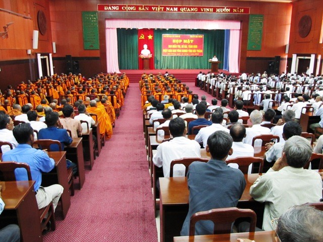 _nh 1. Quan c_nh bu_i h_p m_t.jpg