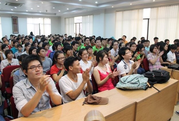 Tình nguyện viên Tiếp sức mùa thi 2012 họp mặt ảnh 1 wwwT91.jpg