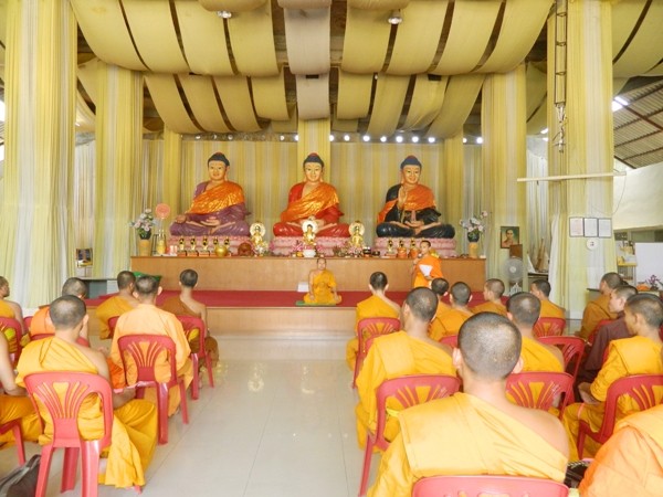 QUANG CẢNH BUỔI LỄ.JPG