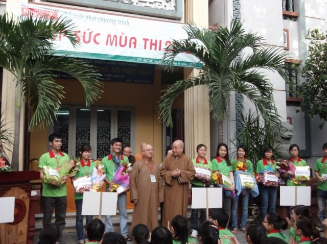 Hơn 500 TNV "tiếp sức mùa thi" tại 3 "mặt trận" ảnh 5 7.jpg