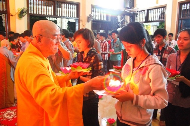 chùa bửu minh cầu nguyện05.JPG