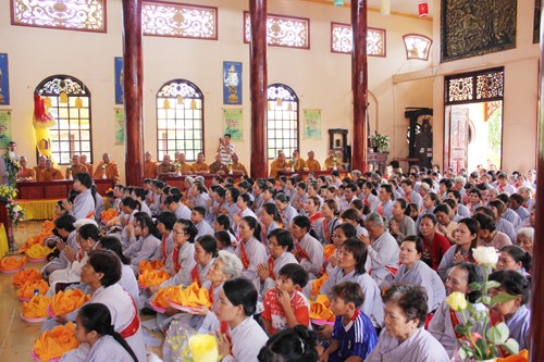 1.000 Phật tử tham dự Lễ Vu lan ở chùa Thiên Thới ảnh 3 Chua Huong Son Vu lan som14.jpg