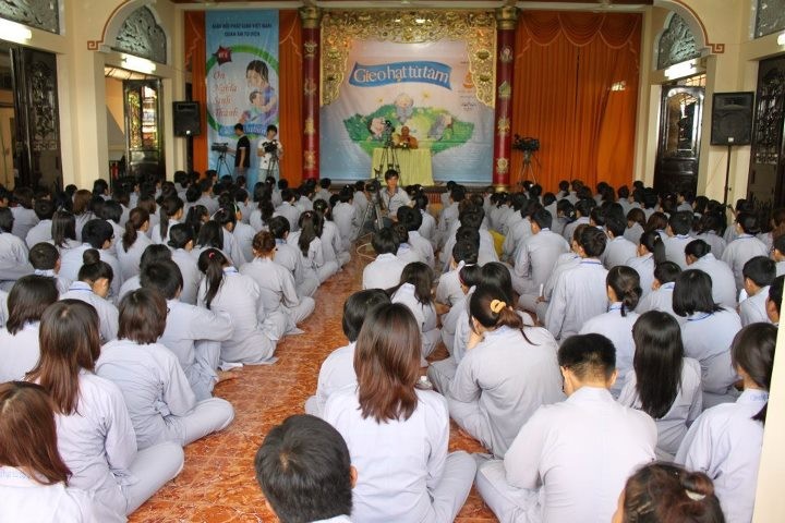 toan the Dao trang dang nghe HT.Giac Toan giang day.jpg