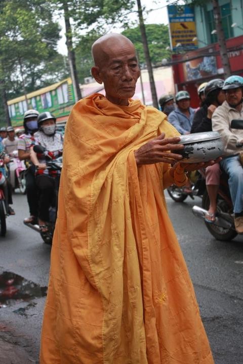 Vu lan: Mùa sư giả tung hoành! ảnh 1 sư giả.jpg