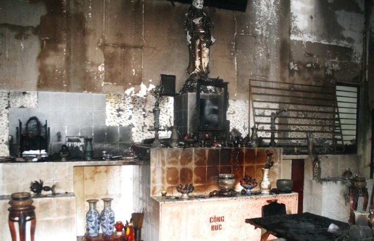 Thêm một ngôi chùa bị cháy ảnh 1 dinhhue2.jpg
