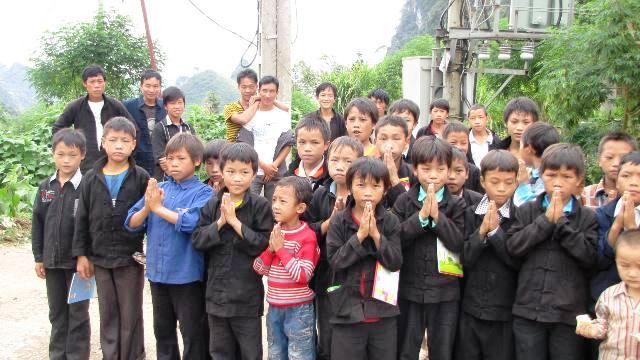 Tăng Ni sinh làm từ thiện trên cao nguyên đá ảnh 3 tu thien Ha Giang7.jpg