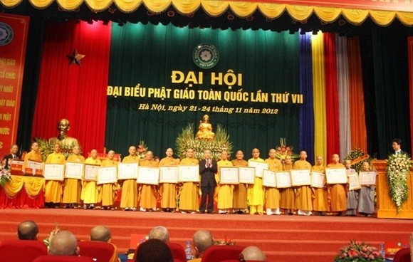 Trao tặng nhiều phần thưởng cao quý ảnh 1 wwwT4 (9).jpg