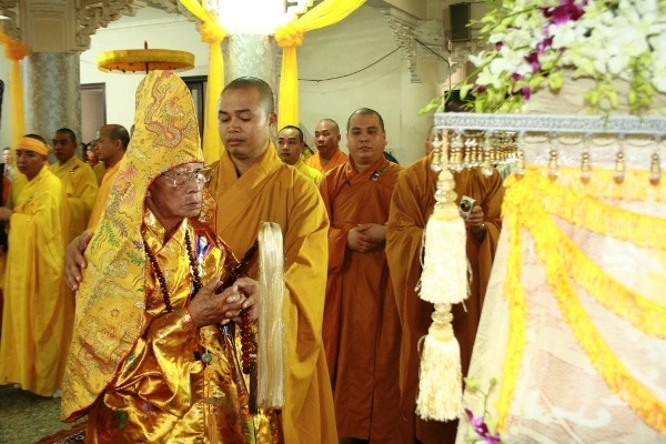 Cung tiễn kim quan cố HT.Thích Giác Viên đến đài hỏa táng ảnh 7 le-tuong-niem-16_jpg.jpg