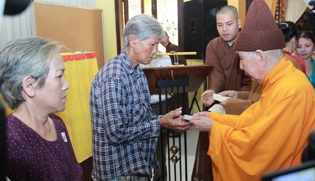 Bao hiem nguoi ngheo.JPG