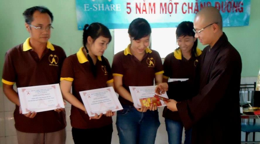 Miền Yêu Thương cúng dường quà Tết ảnh 2 MYT SG2.jpg