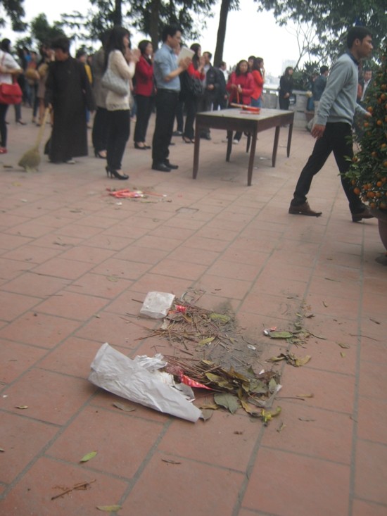 rac o san chua_ anh chup o chua tran quoc.JPG