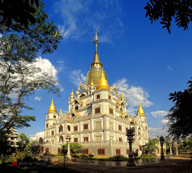 Uy nghi bảo tháp Gotama Cetiya ảnh 1 buu Long 1.jpg