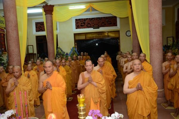 Lễ tang trong Thiền ảnh 1 Th01.jpg