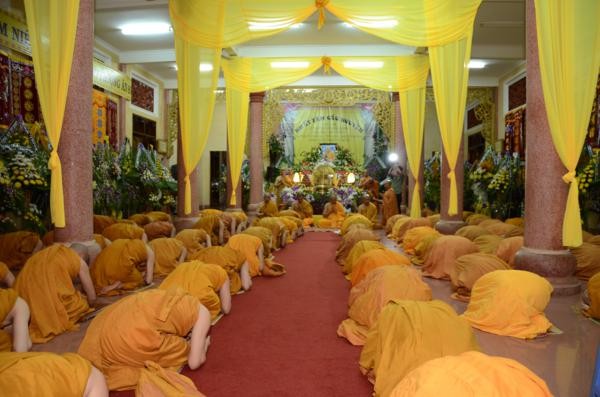 Lễ tang trong Thiền ảnh 2 Th04.jpg