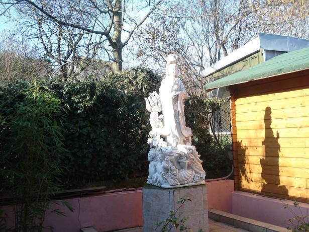 Bình minh trên thiền thất ảnh 1 Tuong Phat.jpg