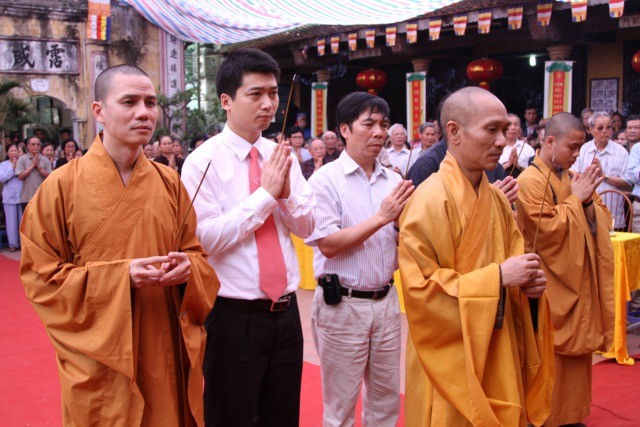 Cá độ chọi gà "ăn theo" lễ hội chùa Duệ Tú ảnh 1 duetu 1.jpg