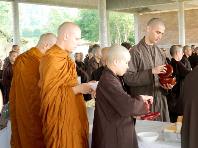 khat thuc ngo trua.JPG