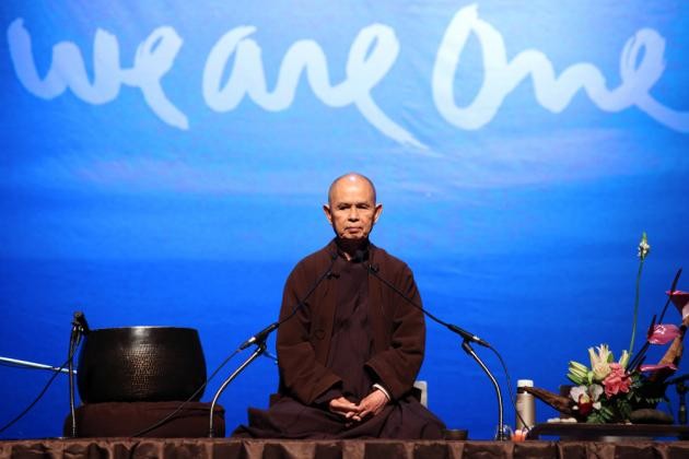 HT.Thích Nhất Hạnh và pháp thoại tại Bangkok ảnh 1 30203925-01_big.jpg