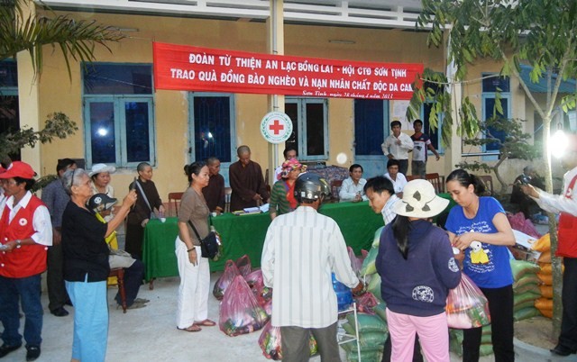 Từ thiện An Lạc tặng quà tại Quảng Ngãi ảnh 1 DSCN1258.jpg