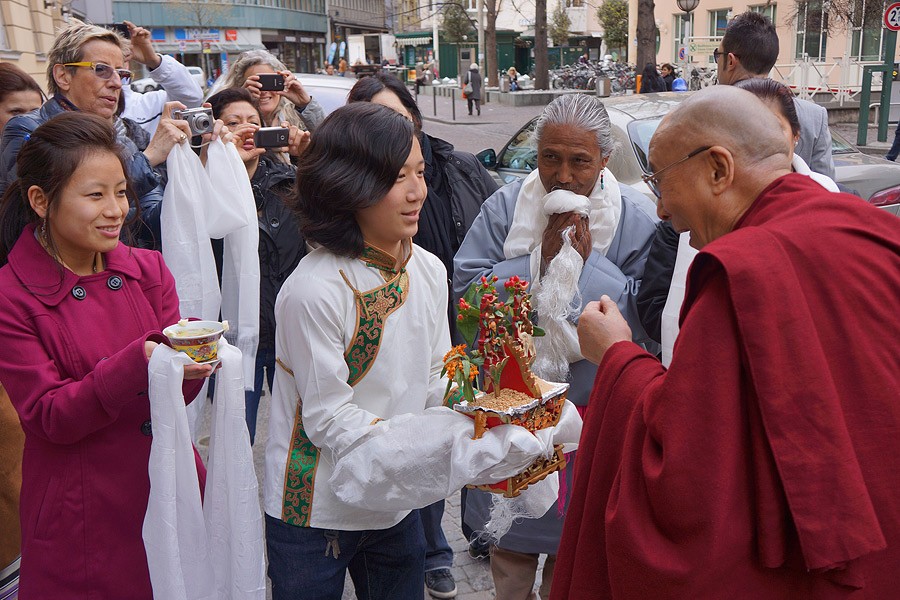 Chùm ảnh: Đức Dalai Lama thăm châu Âu ảnh 3 Hinh (3).jpg