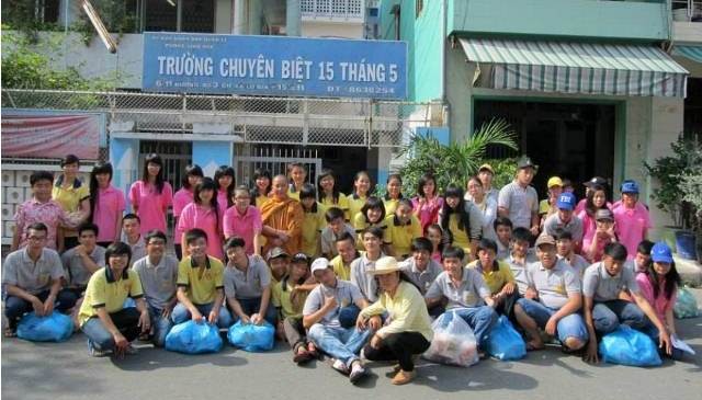 Tịnh xá Lộc Uyển đến với trẻ em kém may mắn ảnh 2 935619_175680505929473_803329140_n.jpg