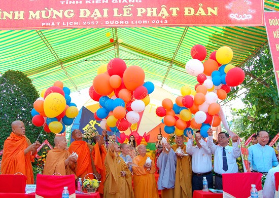 Kiên Giang tổ chức Đại lễ Phật đản ảnh 34 Kiên Giang tổ chức Đại lễ Phật đản ảnh 34