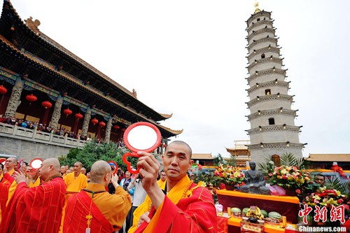 Tu sửa tháp xá-lợi lưỡi ngài Cưu Ma La Thập ảnh 3 3.jpg