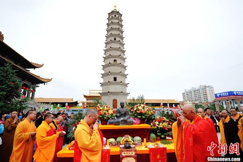 Tu sửa tháp xá-lợi lưỡi ngài Cưu Ma La Thập ảnh 4 4.jpg