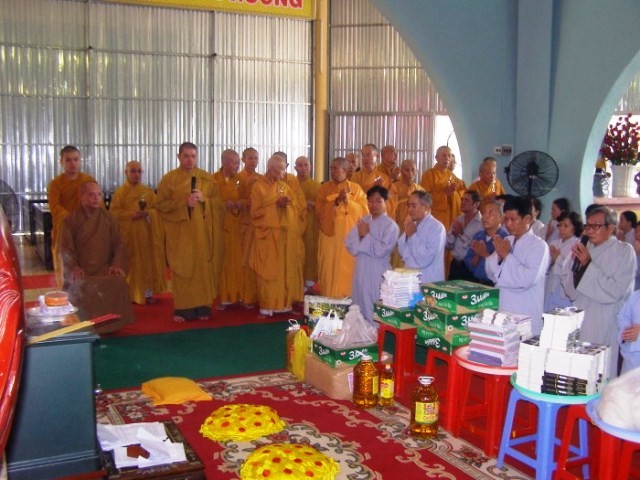 Nhóm "Lá Bồ Đề" cúng dường 10 trường hạ ảnh 1 P6160106.jpg