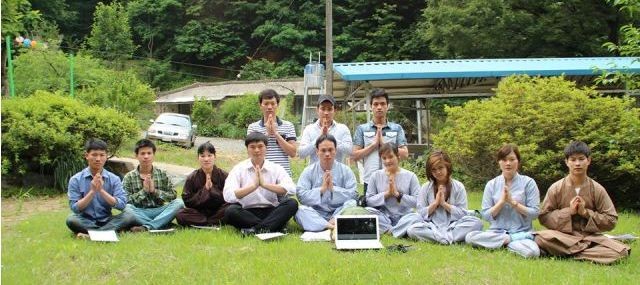 Thanh niên VN ở Hàn Quốc "Kết duyên Tam bảo" ảnh 4 viethan06.jpg