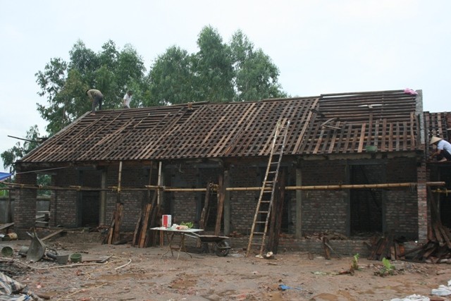 Cất nóc nhà tứ ân.JPG