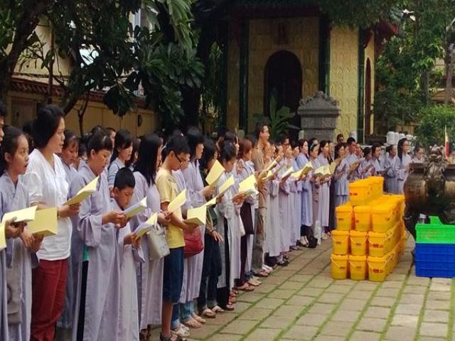 Sinh viên quy y Tam bảo tại chùa Viên Giác ảnh 4 sv quy y tambao71.jpg