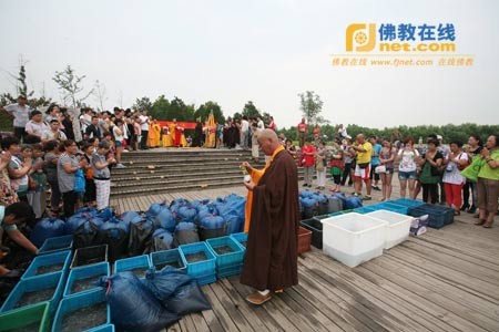 Các tự viện tổ chức lễ vía Bồ-tát Quan Âm ảnh 13 h13.jpg