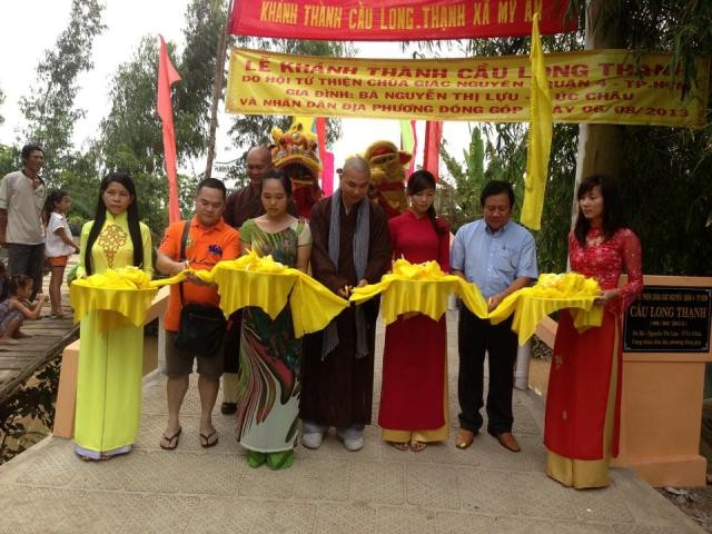 Hội Từ thiện chùa Giác Nguyên bàn giao 2 cây cầu ảnh 1 tang cau (2).jpg