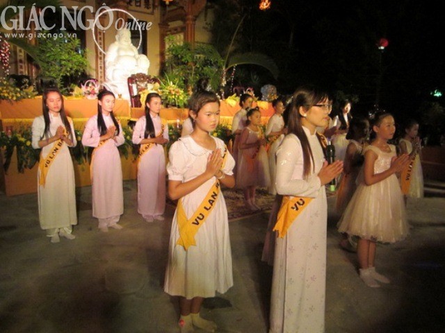 Lễ dâng y Kathina, cài hoa hồng tại tổ đình Thiên Bửu ảnh 4 khanh hoa13.jpg