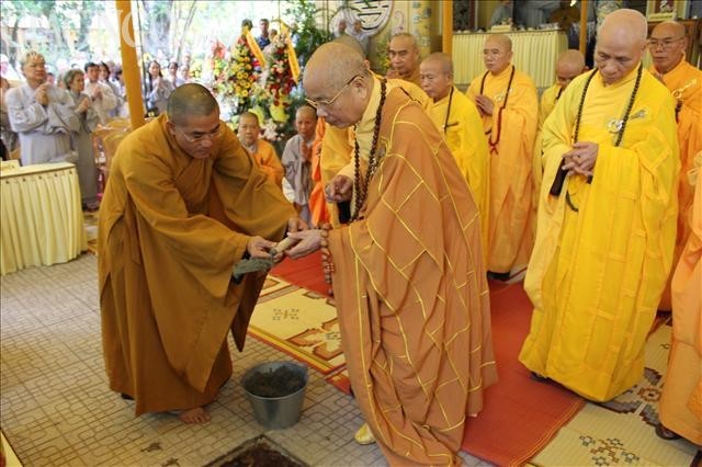 TT-Huế: Ni viện Diệu Đức đặt đá đại trùng tu ảnh 6 Dat da 2.jpg