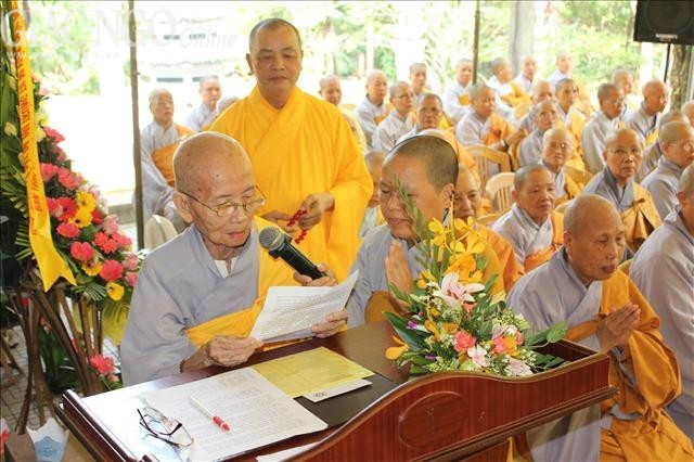 TT-Huế: Ni viện Diệu Đức đặt đá đại trùng tu ảnh 2 Dat da 5.jpg