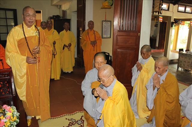 TT-Huế: Ni viện Diệu Đức đặt đá đại trùng tu ảnh 1 Dat da 77.jpg