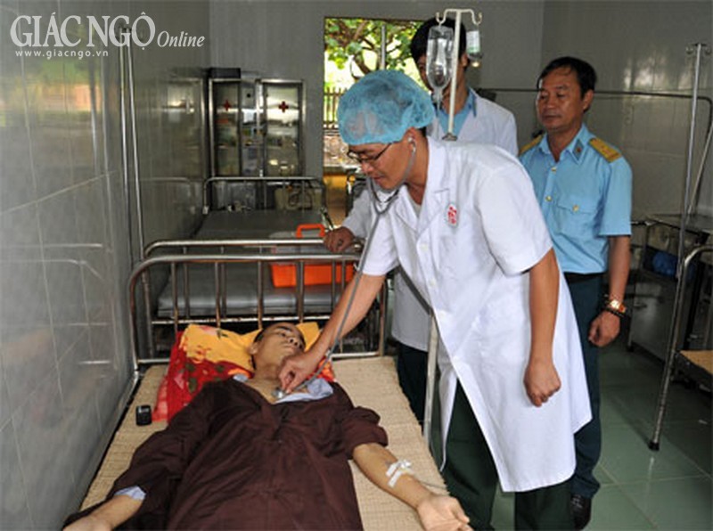 Trụ trì chùa Song Tử Tây được trực thăng đưa đi cấp cứu ảnh 1 h (1).jpg
