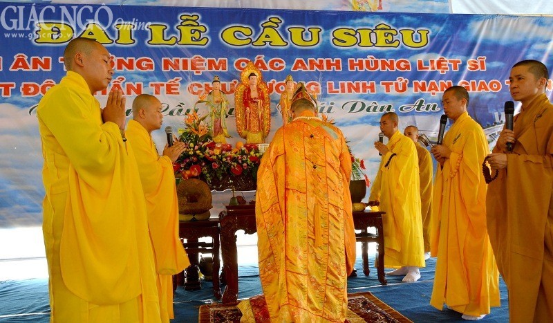 Đại lễ cầu siêu các nạn nhân tai nạn giao thông ảnh 9 anh 10.jpg
