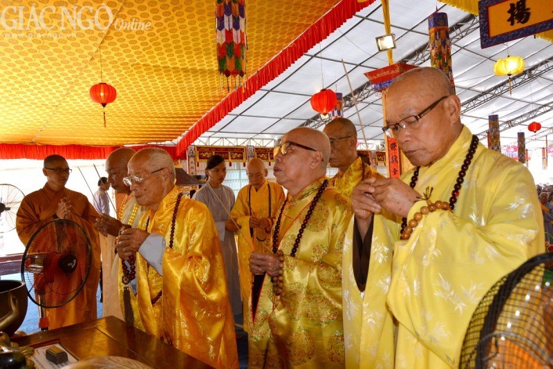 Đại lễ cầu siêu các nạn nhân tai nạn giao thông ảnh 8 anh 8.jpg