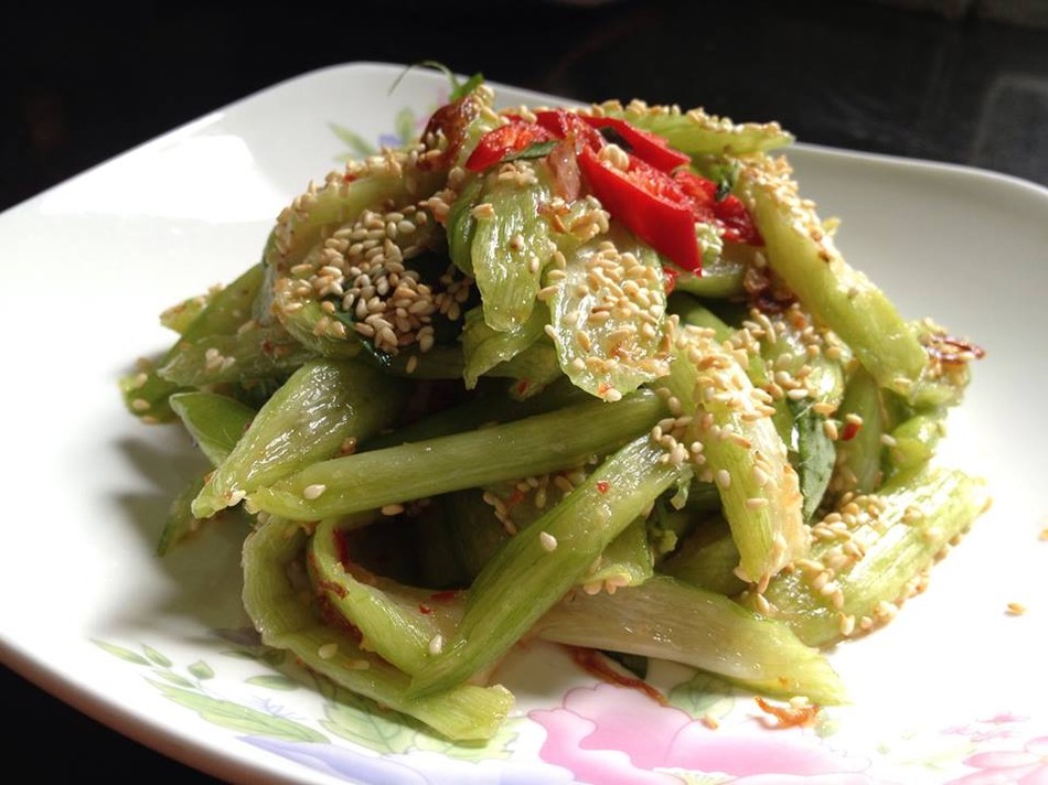 Hương vị cơm chùa ảnh 1 bac ha trôn.jpg