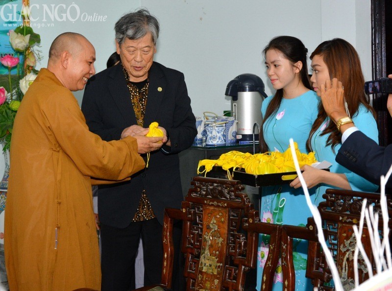 Phái đoàn Tổ chức Sakura thăm chùa Quan Thế Âm ảnh 4 HT (4).jpg